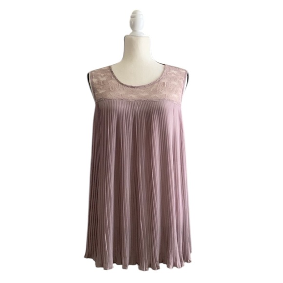 LYNN RYAN | Lace Pleated Top | Size L - Picture 3 of 8